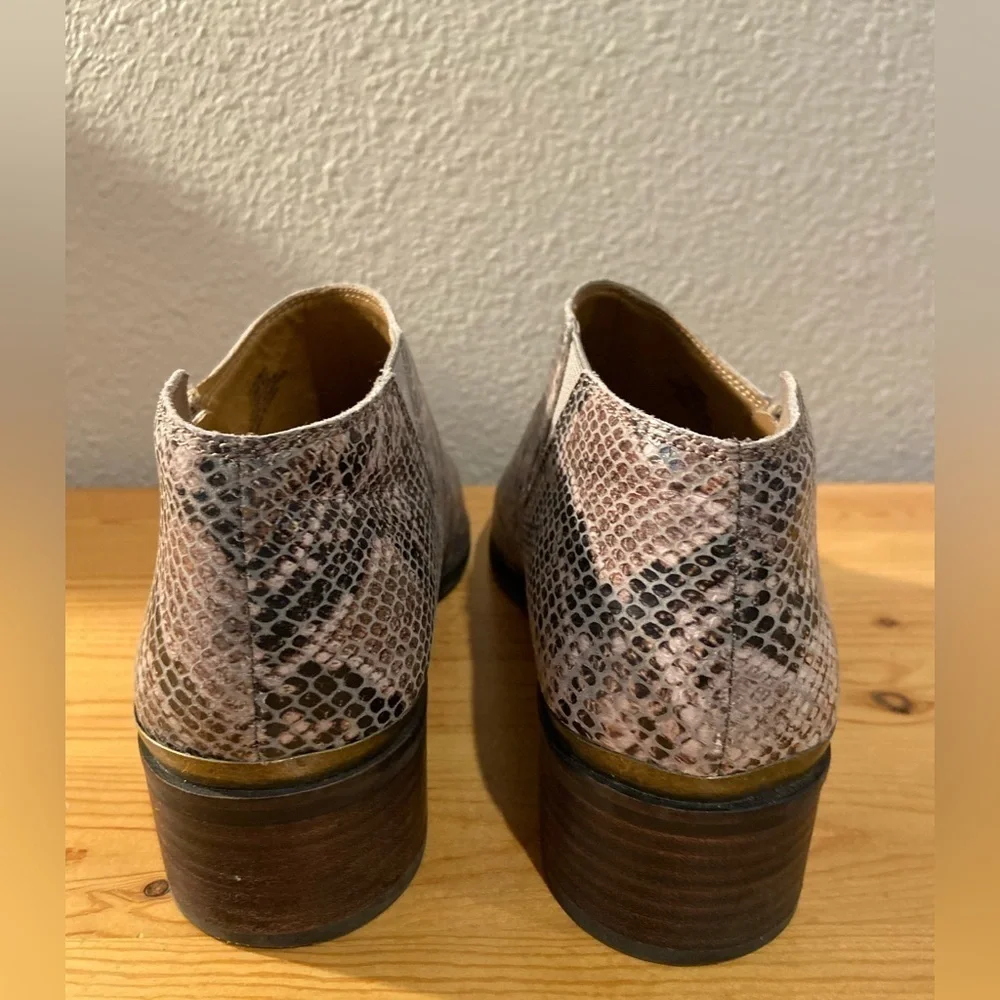 Lucky Brand~Neutral~Snakeskin Print~Pointed Toe~Block Heel~Ankle Booties~Size 10
